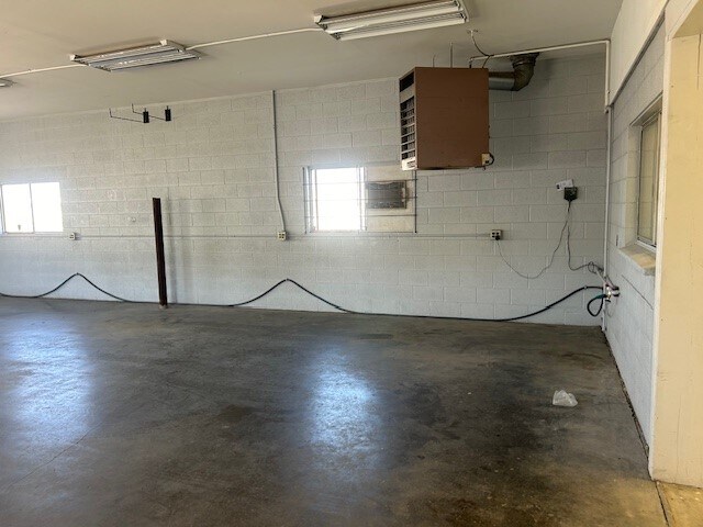 More Photos Of 685 Industrial Blvd, Delta Warehouse For Lease