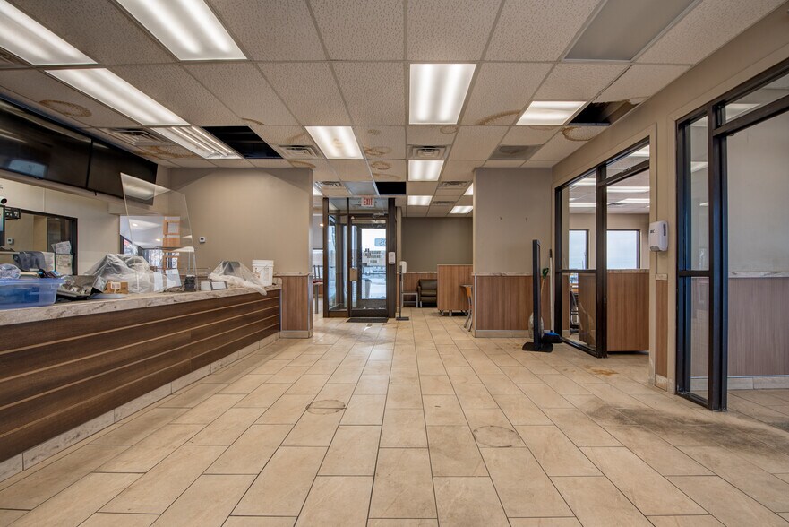 More Photos Of 2209 Circle Dr W, Spirit Lake Fast Food For Lease