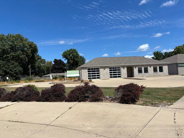 More Photos Of 11 Cottonwood Dr, Chatham Specialty For Lease