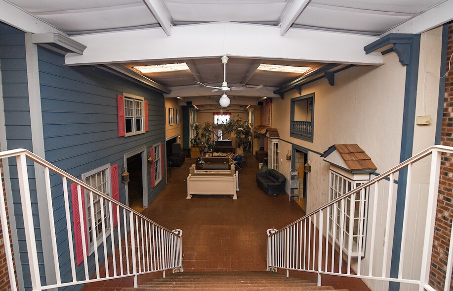 More Photos Of 106 W North Railroad St, Four Oaks Storefront For Sale