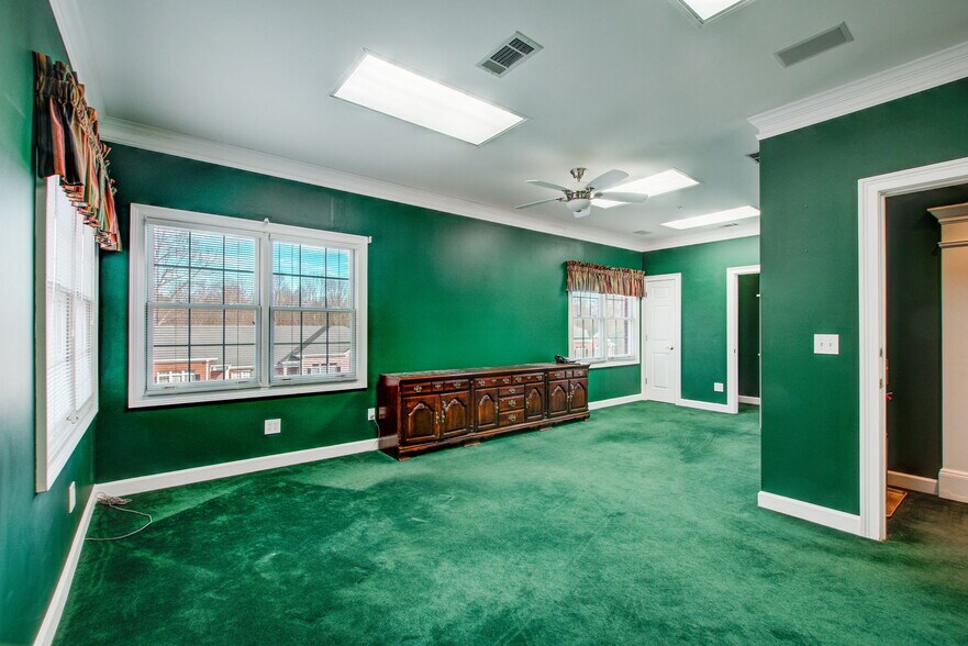 More Photos Of 555 Sun Valley Dr, Roswell Office For Sale