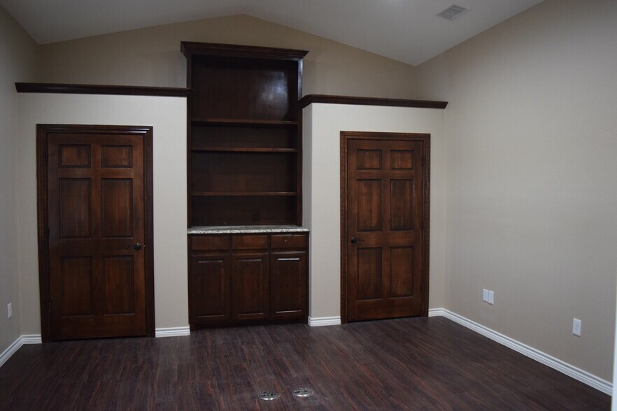 More Photos Of 9701 FM 307, Midland Flex For Sale