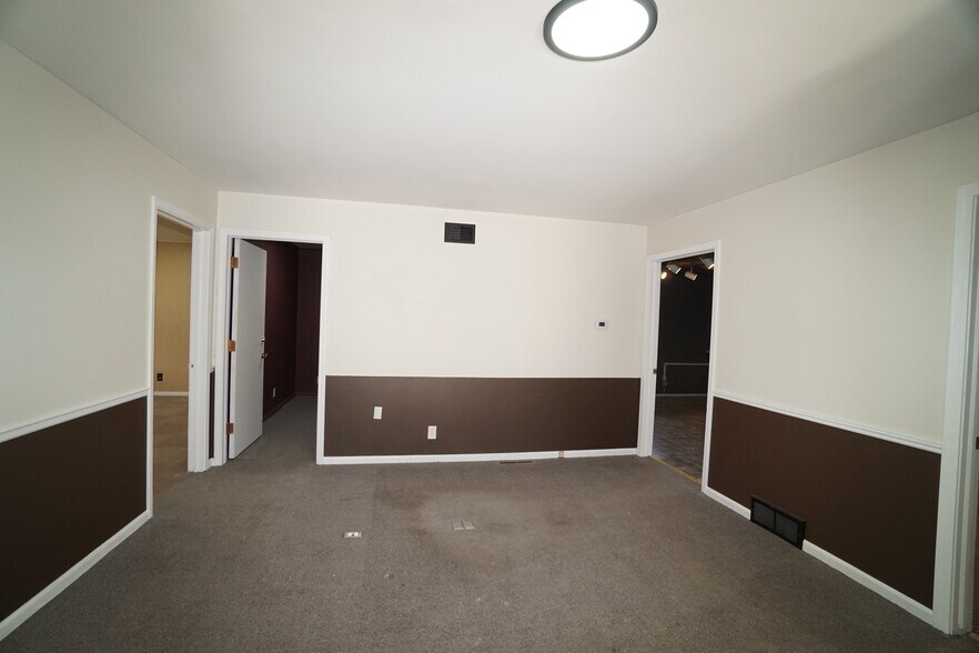 More Photos Of 2414 S Leonard Rd, Saint Joseph Office For Sale