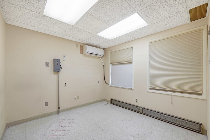 More Photos Of 385 S Maple Ave, Glen Rock Medical For Lease