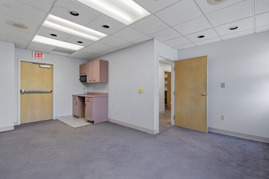 More Photos Of 320 Phillips St, North Kingstown Medical For Sale