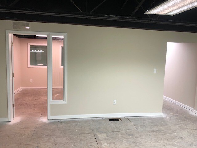 More Photos Of 35468 Groesbeck Hwy, Clinton Township Warehouse For Lease