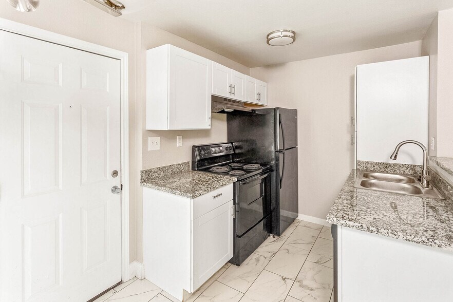 More Photos Of 8600 S Course Dr, Houston Apartments For Sale