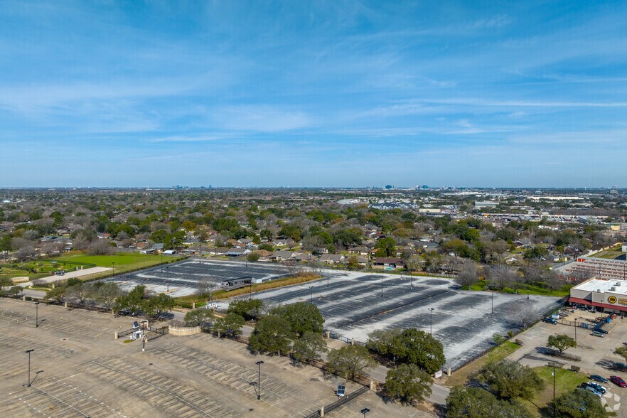 More Photos Of 12002 Southwest Fwy, Meadows Place Freestanding For Lease