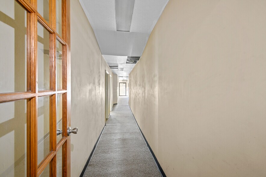 More Photos Of 321 Main Ave, De Pere Storefront Retail Office For Sale