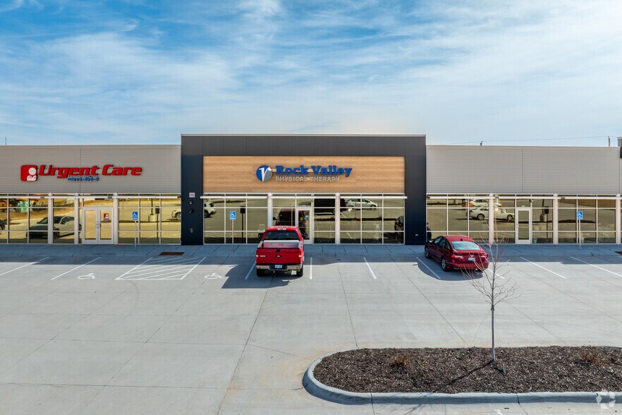 More Photos Of 8001 N 157th St, Bennington Storefront Retail Office For Lease