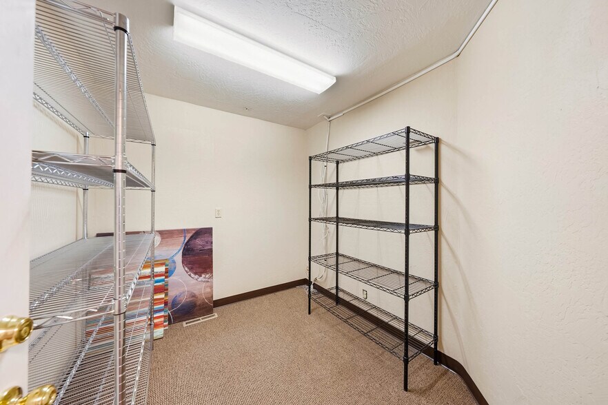 More Photos Of 735 SE 7th St, Grants Pass Office For Sale