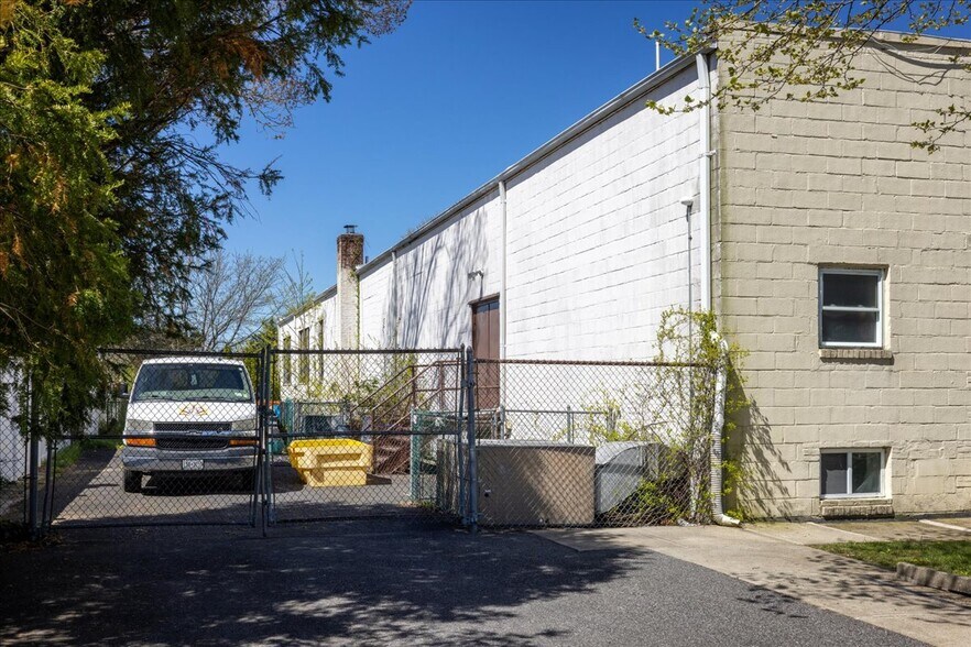 More Photos Of 330 Central Ave, Deer Park Religious Facility For Sale