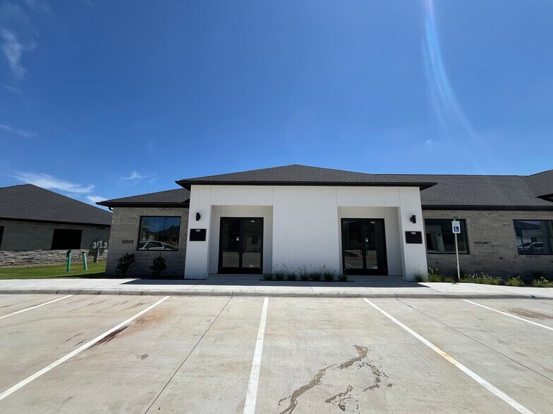 More Photos Of 6000 Alma Rd, McKinney Office For Sale