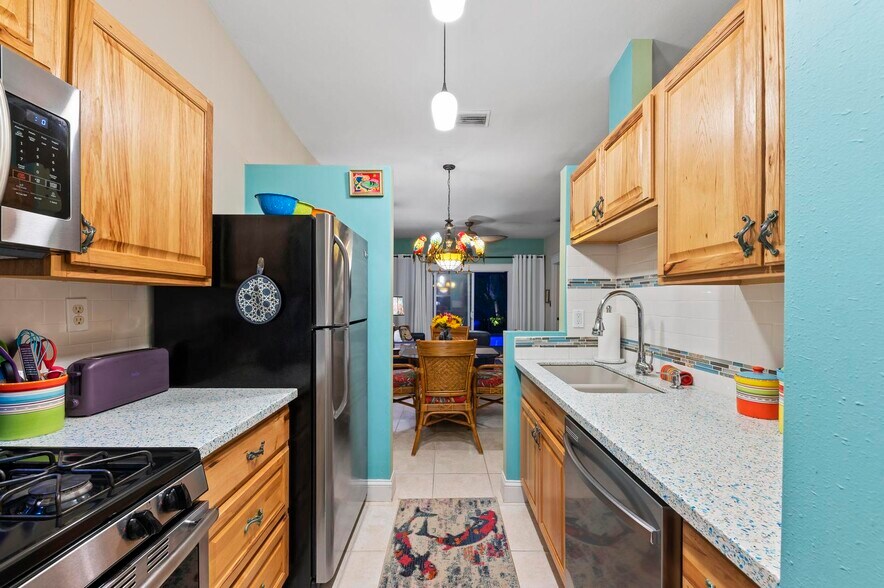 More Photos Of 941 Virginia Dr, Sarasota Specialty For Sale