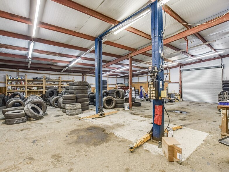 More Photos Of 2791 W State Highway 29, Burnet Auto Repair For Sale