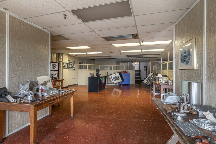More Photos Of 24000 Lakeland Blvd, Euclid Manufacturing For Sale