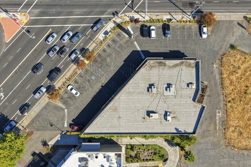 More Photos Of 5044 Madison Ave, Sacramento General Retail For Sale