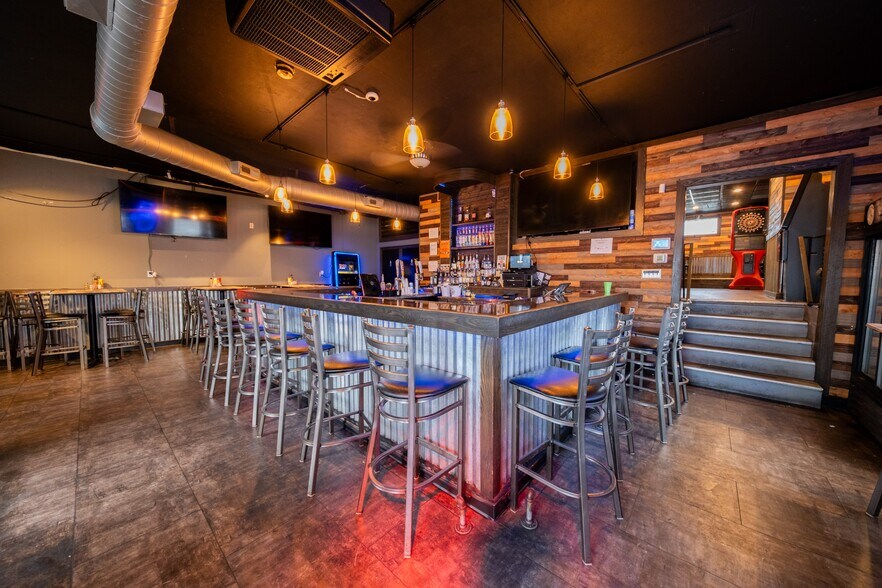More Photos Of 870 4th Ave, Coraopolis Bar For Sale