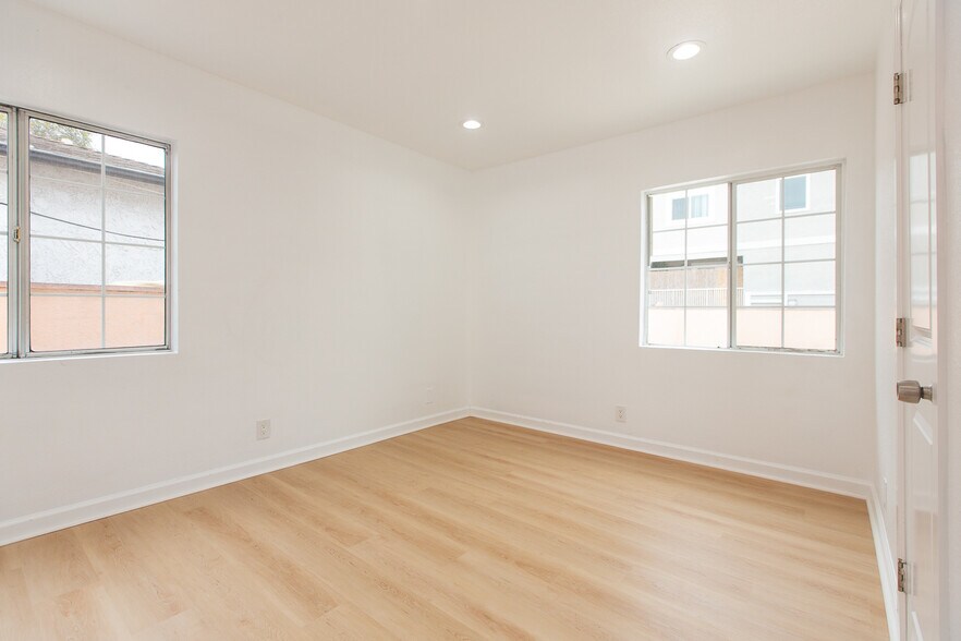 More Photos Of 14425 Prairie Ave, Lawndale Office For Sale