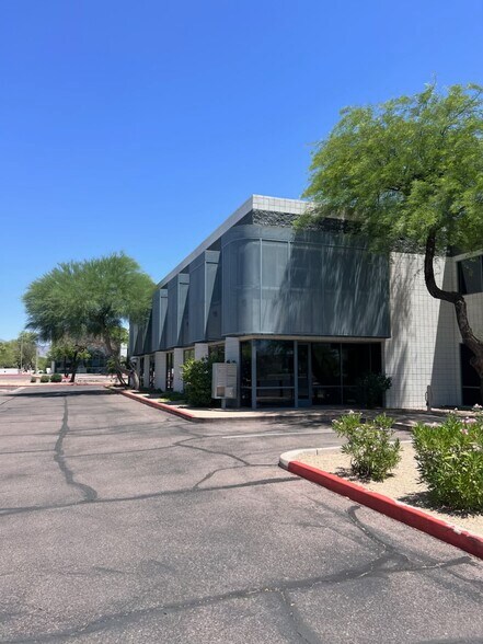 More Photos Of 15955 N Dial Blvd, Scottsdale Light Distribution For Lease