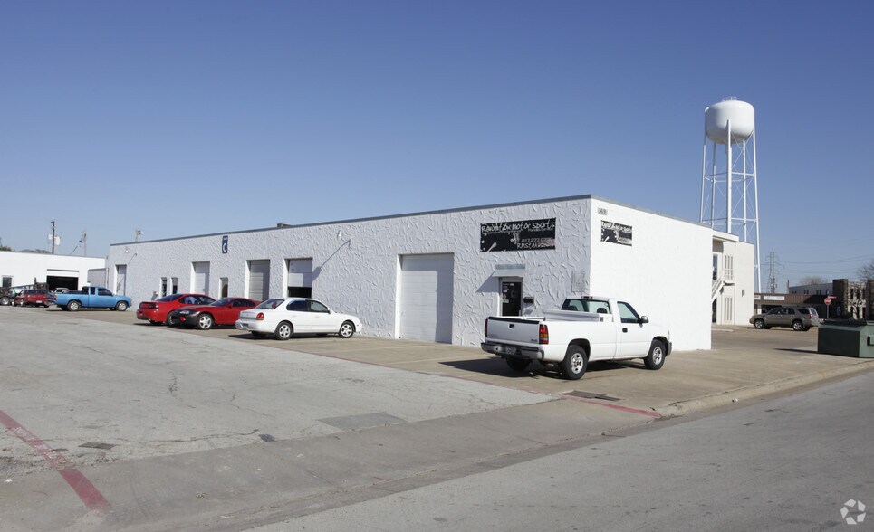 More Photos Of 3619 Graves Blvd, Arlington Flex For Lease