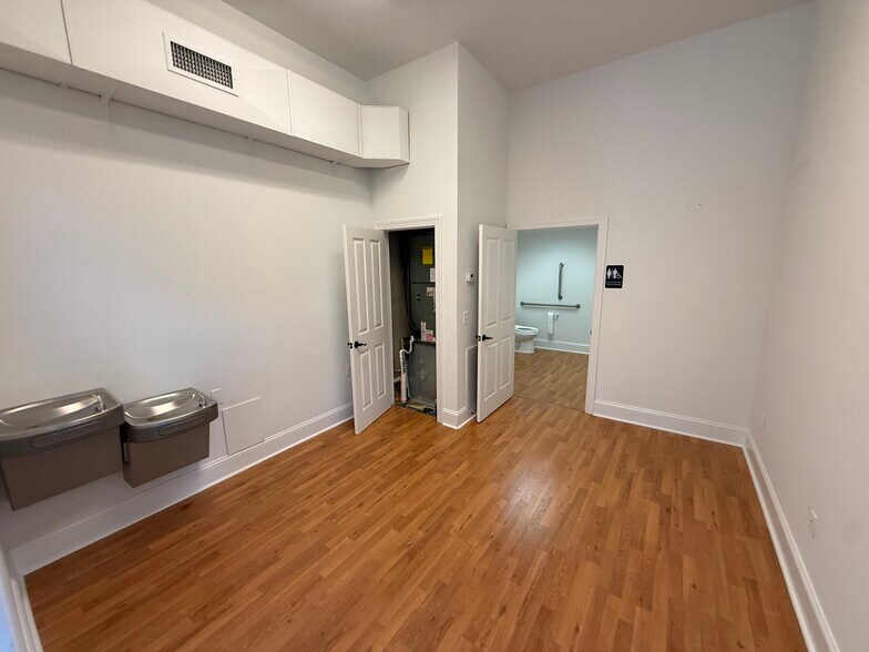 More Photos Of 2436 E University Dr, Auburn Storefront Retail Office For Lease