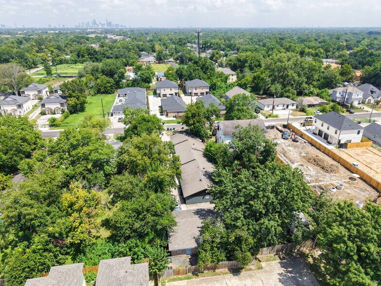 More Photos Of 5022 Mallow St, Houston Apartments For Sale