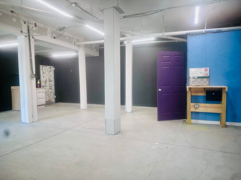 More Photos Of 103 N College Ave, Newton General Retail For Lease