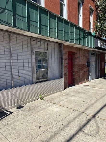 Primary Photo Of 563-583 E Main St, Bridgeport, Ct, Bridgeport Apartments For Lease
