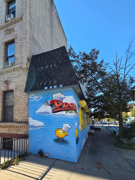 More Photos Of 55 McGuinness Blvd S, Brooklyn Storefront For Lease