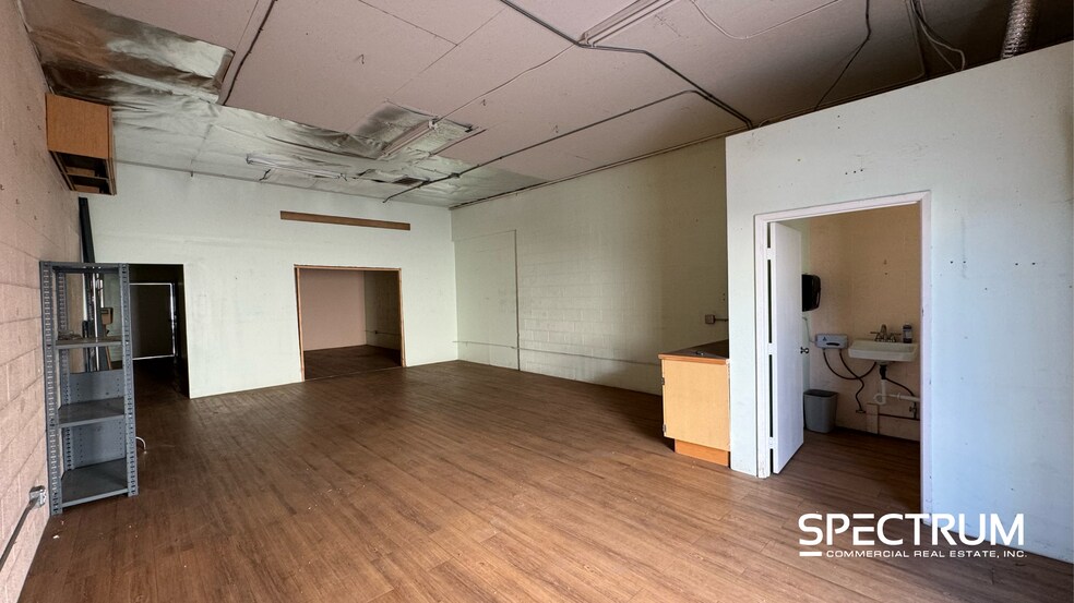 More Photos Of 8150-8166 Orion Ave, Van Nuys Warehouse For Lease