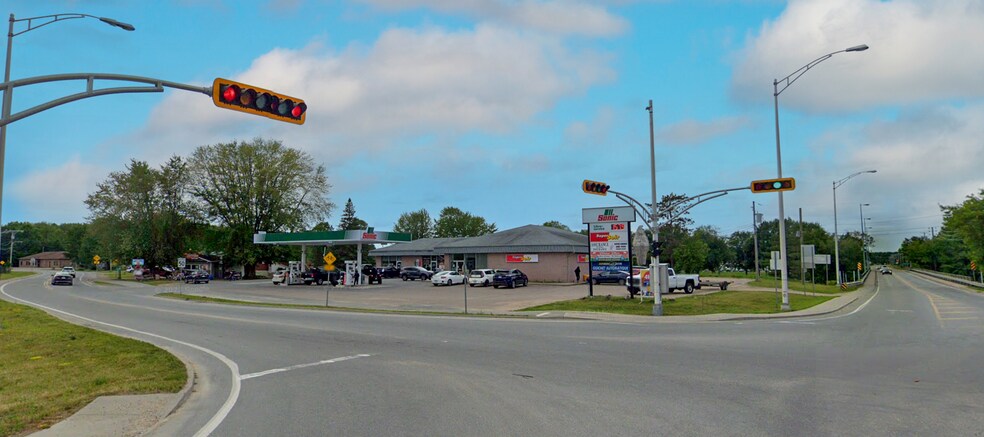 More Photos Of 175 Ch De La Chute, Mansfield-et-Pontefract Service Station For Sale
