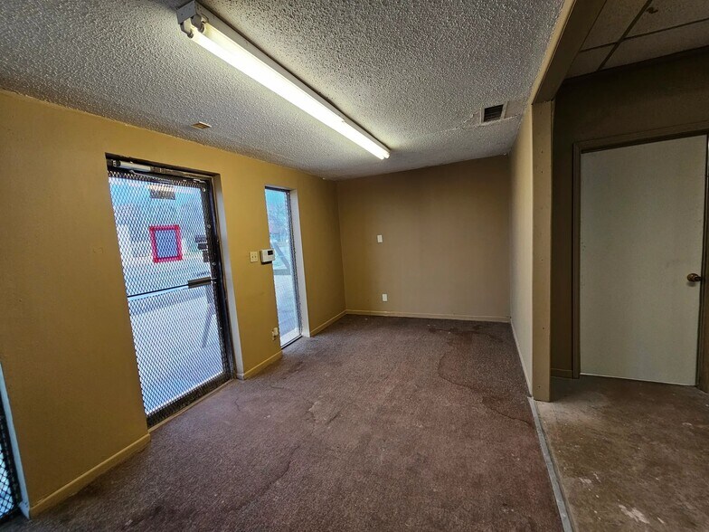 More Photos Of 757 S Treadaway Blvd, Abilene Distribution For Lease