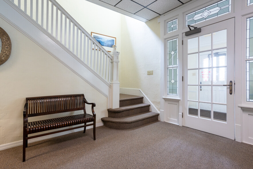 More Photos Of 1013 SW 2nd Ave, Gainesville Office For Sale