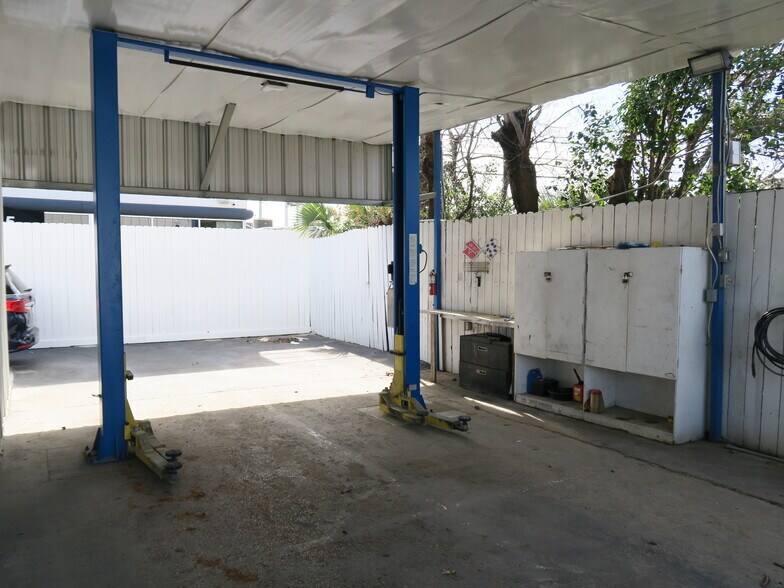 More Photos Of 5715 Star Ln, Houston Warehouse For Lease