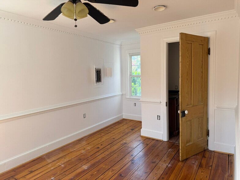 More Photos Of 199 Union St, Occoquan Storefront Retail Residential For Sale