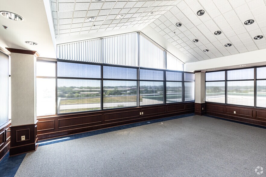 More Photos Of 10901 W 84th Ter, Lenexa Office For Sale