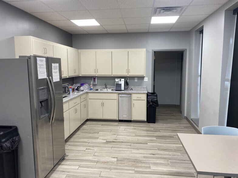 More Photos Of 431 W Main St, Tupelo Office For Lease