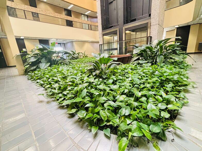 More Photos Of 6100 Corporate Dr, Houston Office For Sale