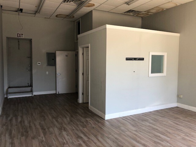 More Photos Of 96-104 Mineola Ave, Roslyn Heights Storefront Retail Office For Lease