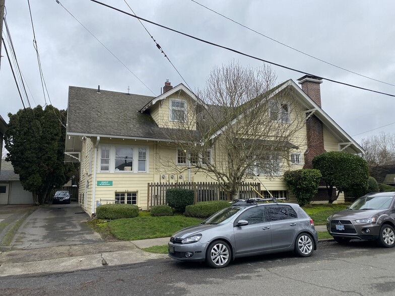 More Photos Of 2207 NE Broadway St, Portland Loft Creative Space For Lease