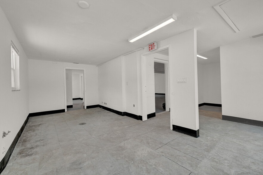 More Photos Of 311 E Commercial Blvd, Oakland Park Freestanding For Sale