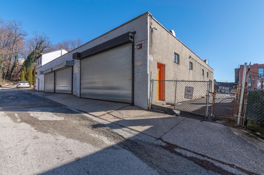 More Photos Of 230 Leverington Ave, Philadelphia Auto Repair For Sale