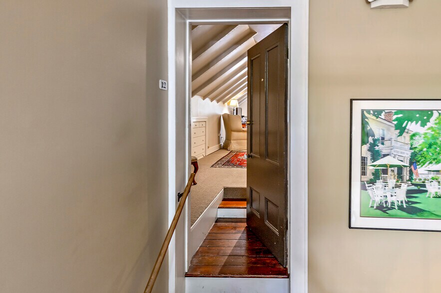 More Photos Of 240 E California St, Jacksonville Hotel For Sale