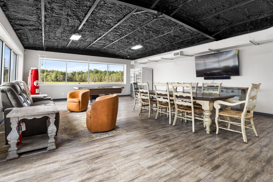 More Photos Of 3144 Texas Ave, Bridge City Warehouse For Lease