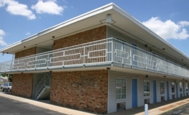 More Photos Of 727 Joe Clifton Dr, Paducah Hotel For Sale