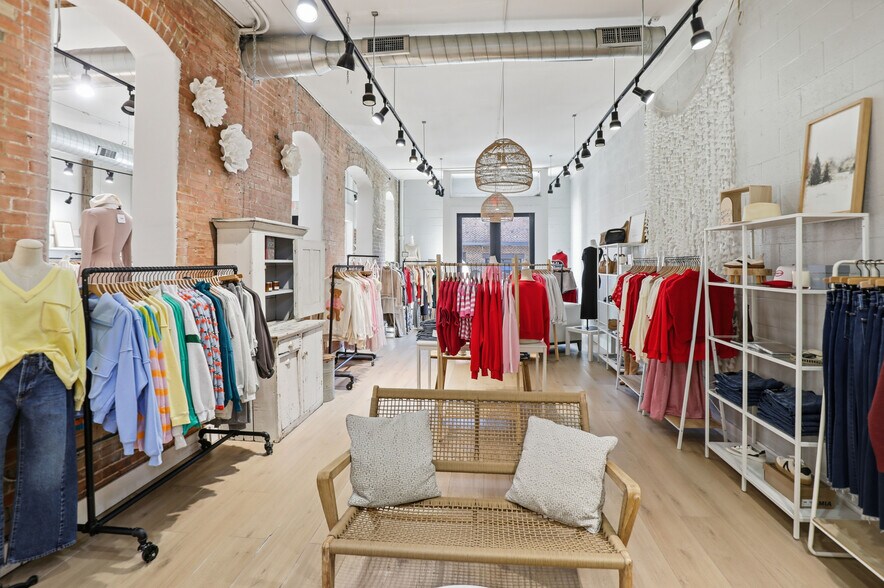 More Photos Of 101 W Louisiana St, McKinney Storefront Retail Office For Lease