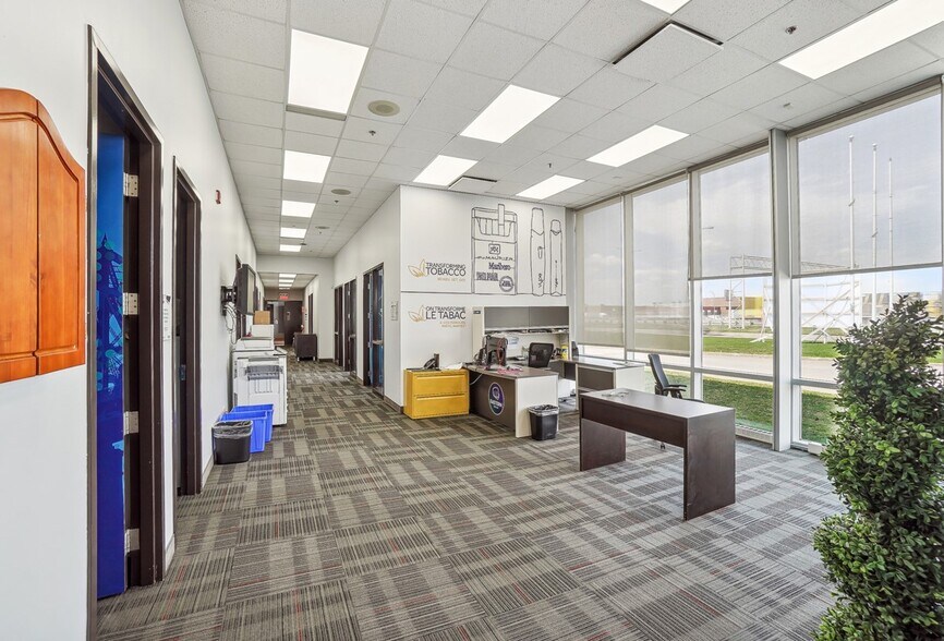 More Photos Of 3500 Aut Transcanadienne, Pointe-claire Distribution For Sale