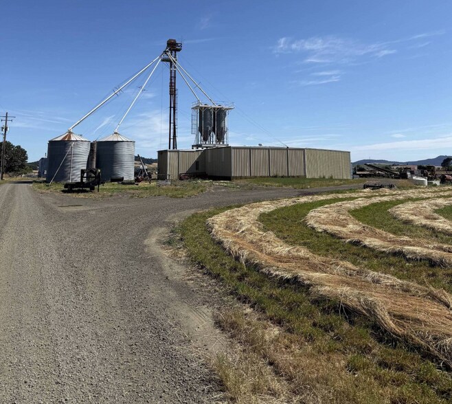 Primary Photo Of 10755 Highway 22, Dallas Warehouse For Sale