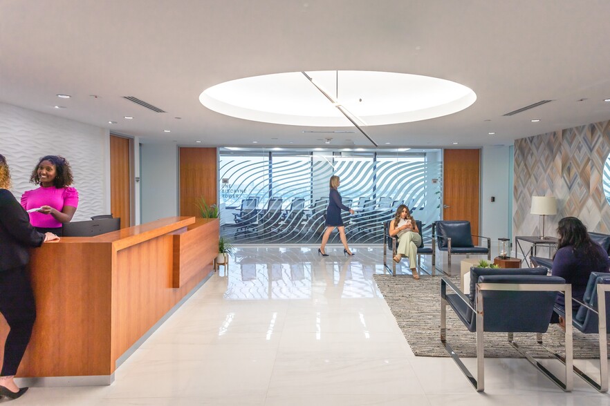 More Photos Of 2 S Biscayne Blvd, Miami Coworking Space